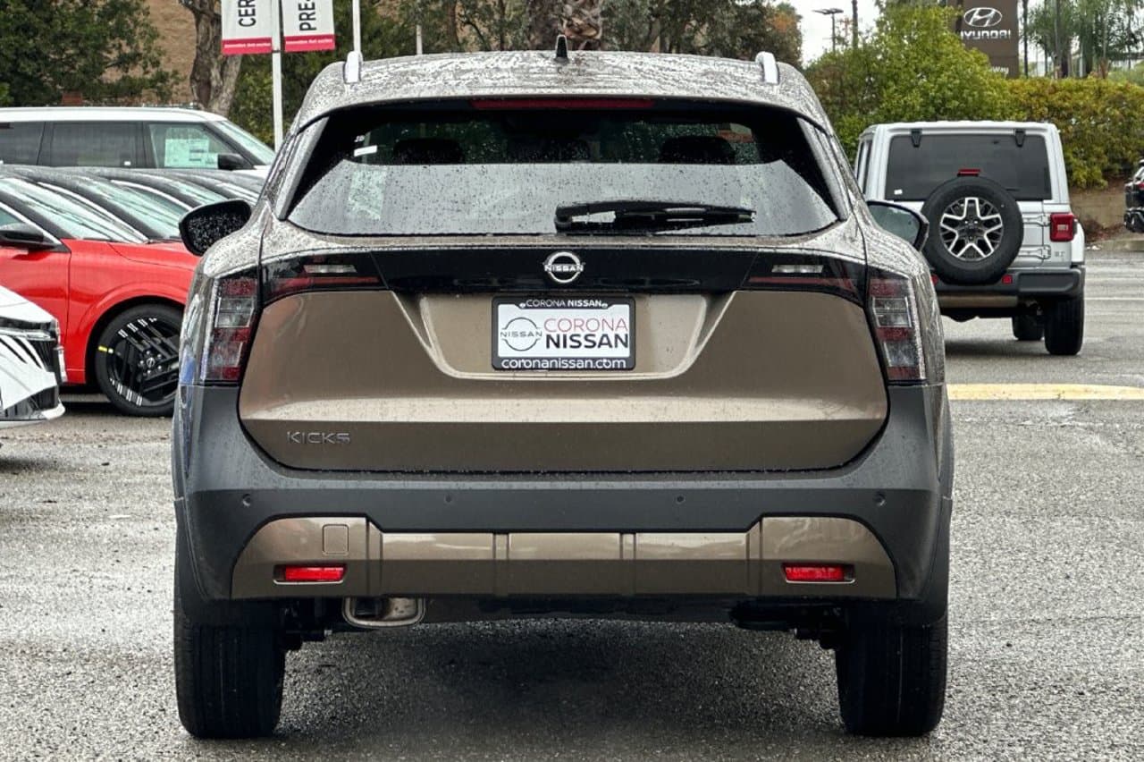 2027 Nissan Kicks SR 5