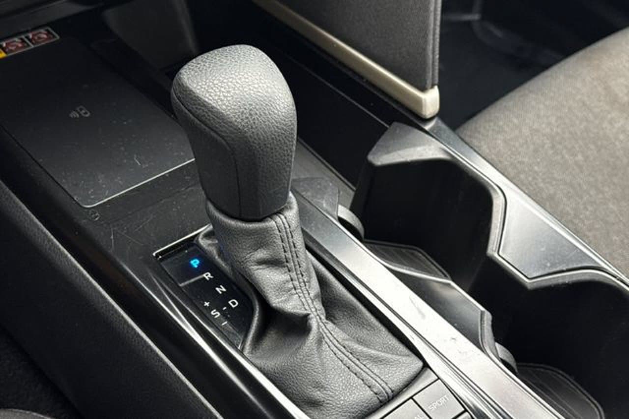 2025 Toyota Camry LE 18