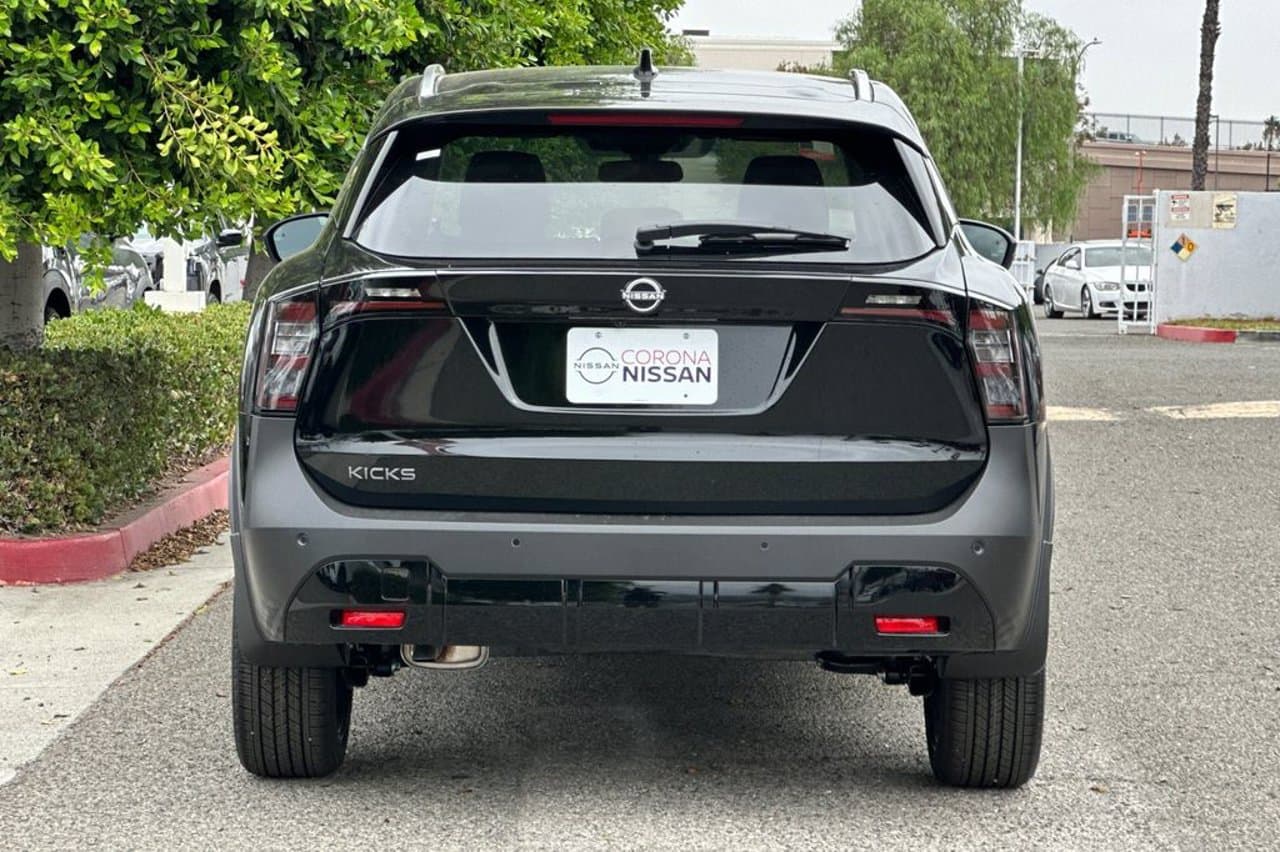 2027 Nissan Kicks SR 5