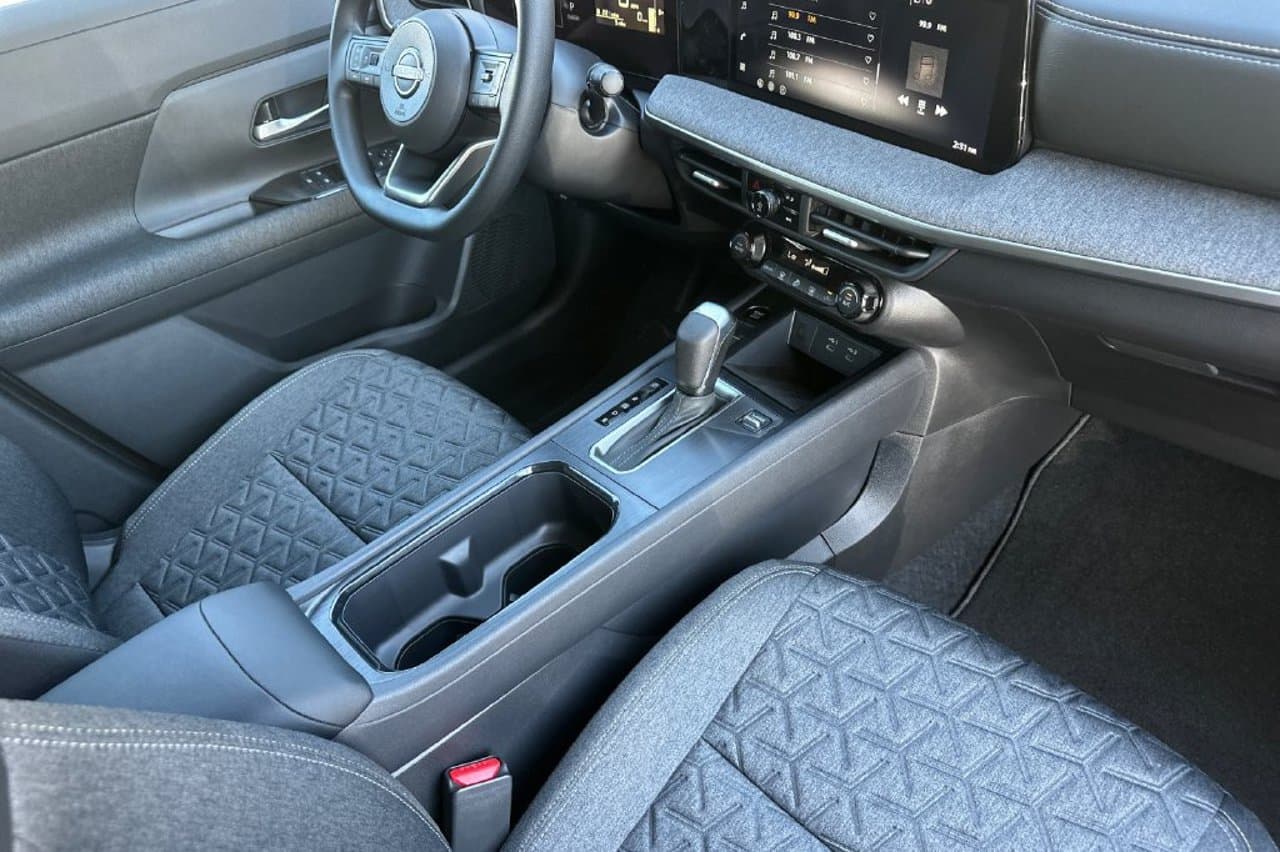 2027 Nissan Kicks SV 14