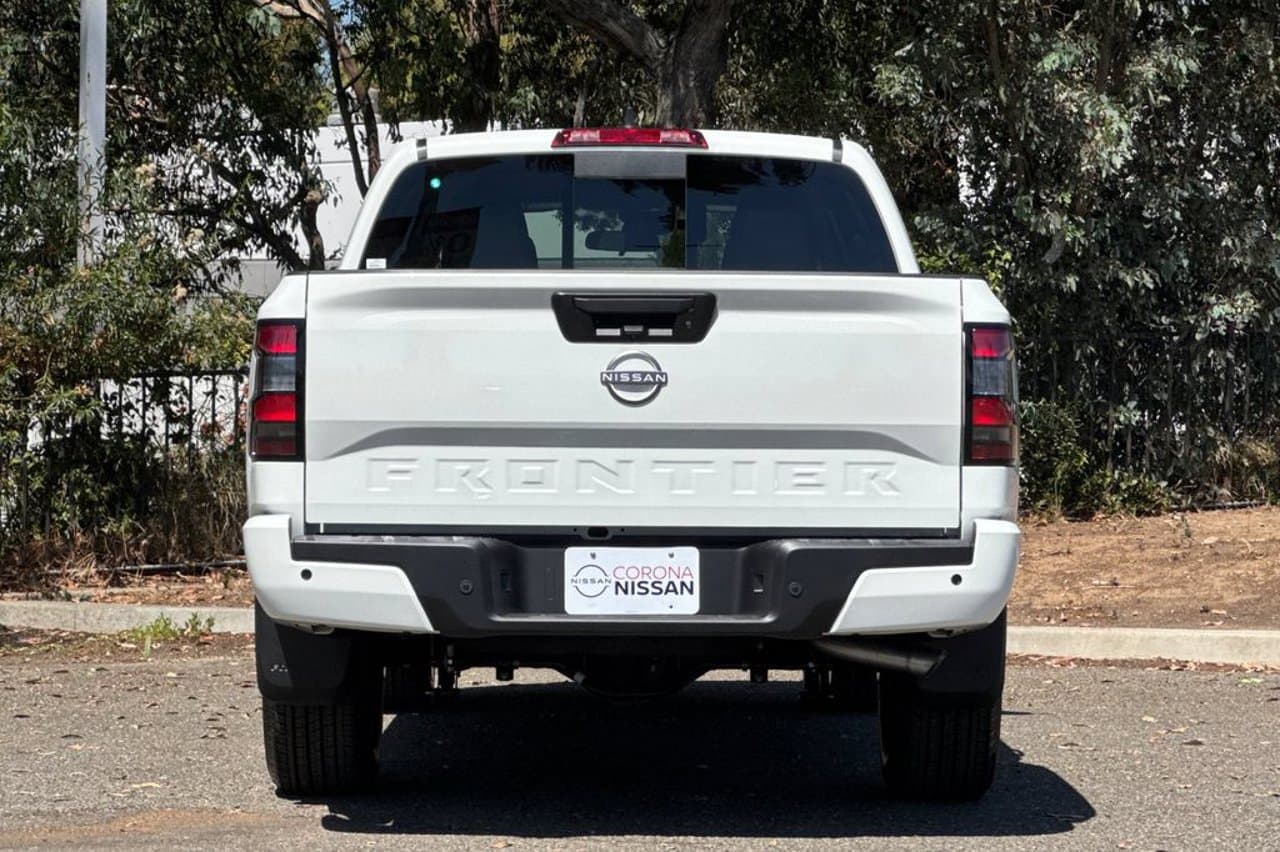 2027 Nissan Frontier SV 5