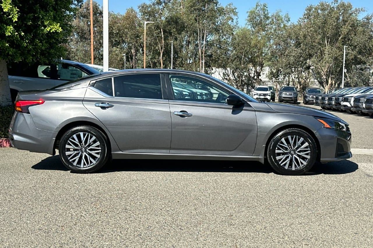 2025 Nissan Altima SV 3