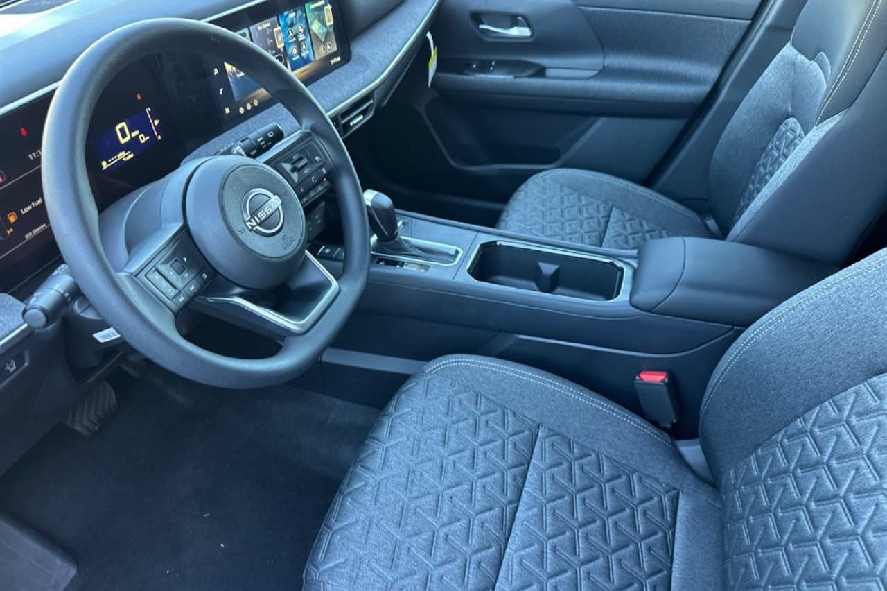 2027 Nissan Kicks SV 7
