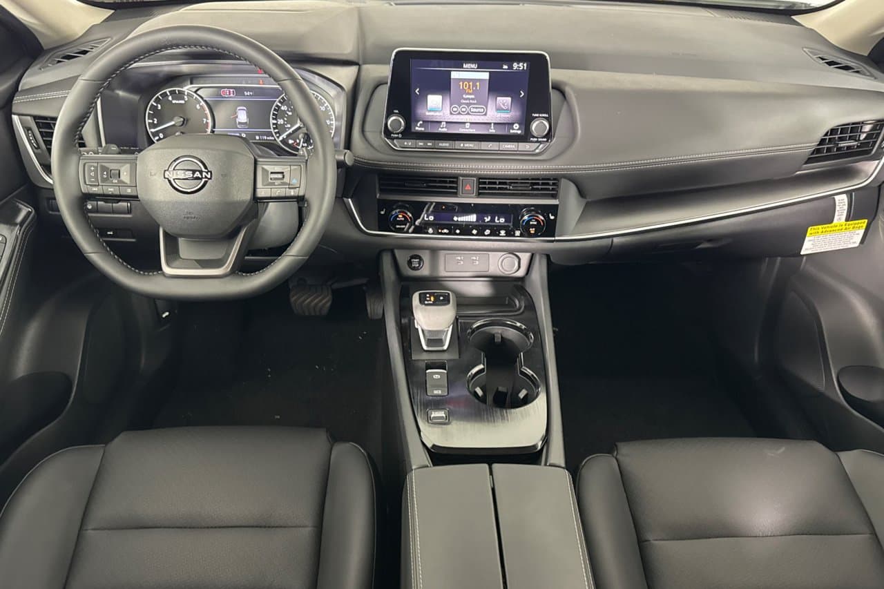 2026 Nissan Rogue Dark Armor 10