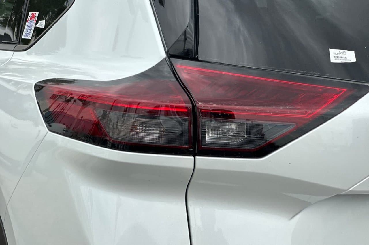 2026 Nissan Rogue Dark Armor 14