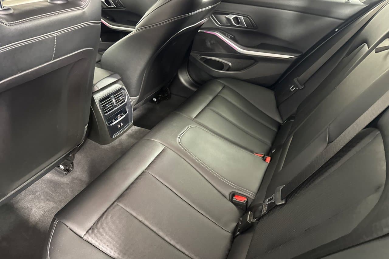 2025 BMW 3 Series 330i 9