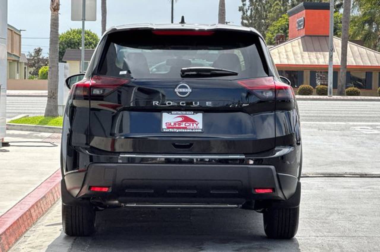 2026 Nissan Rogue SV 4