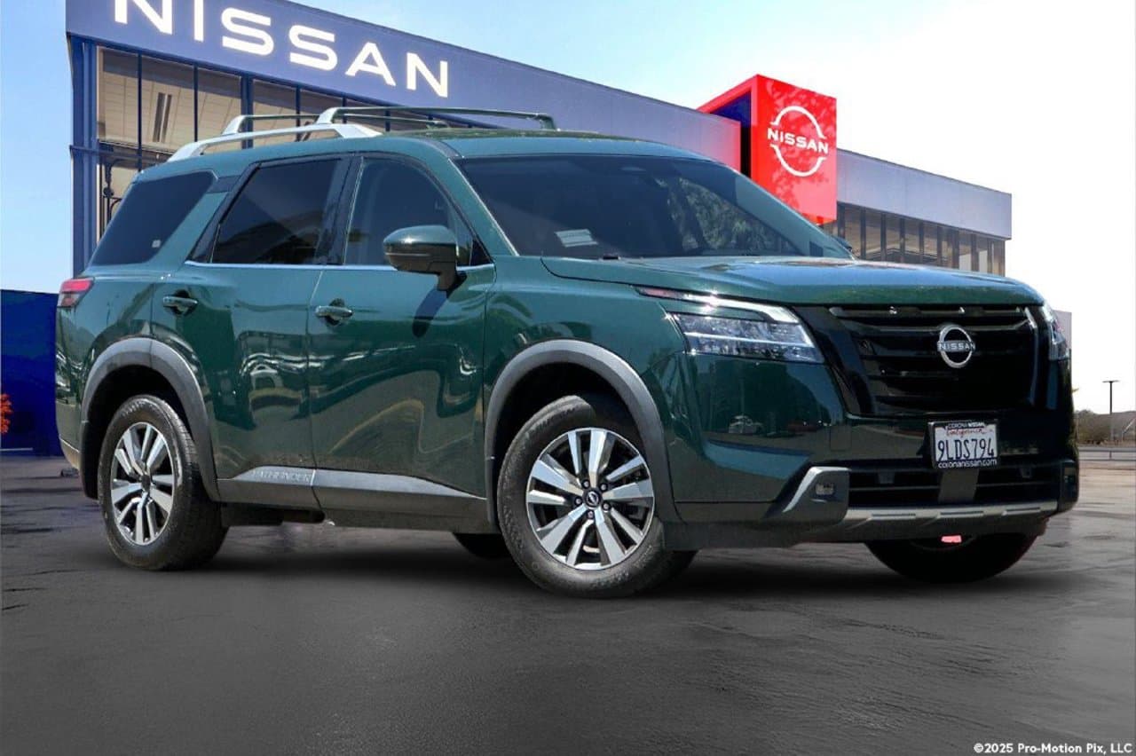 2024 Nissan Pathfinder SL 1