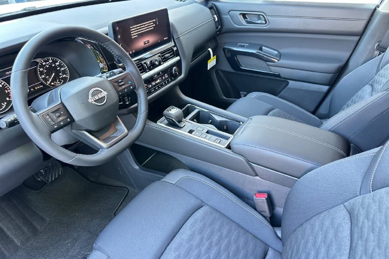 2026 Nissan Pathfinder SV 8