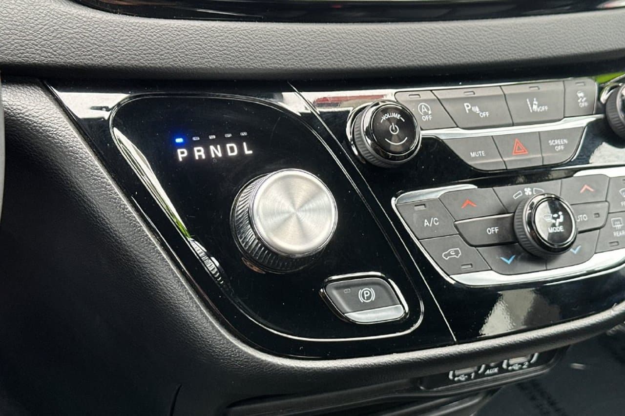2025 Chrysler Pacifica Select 19