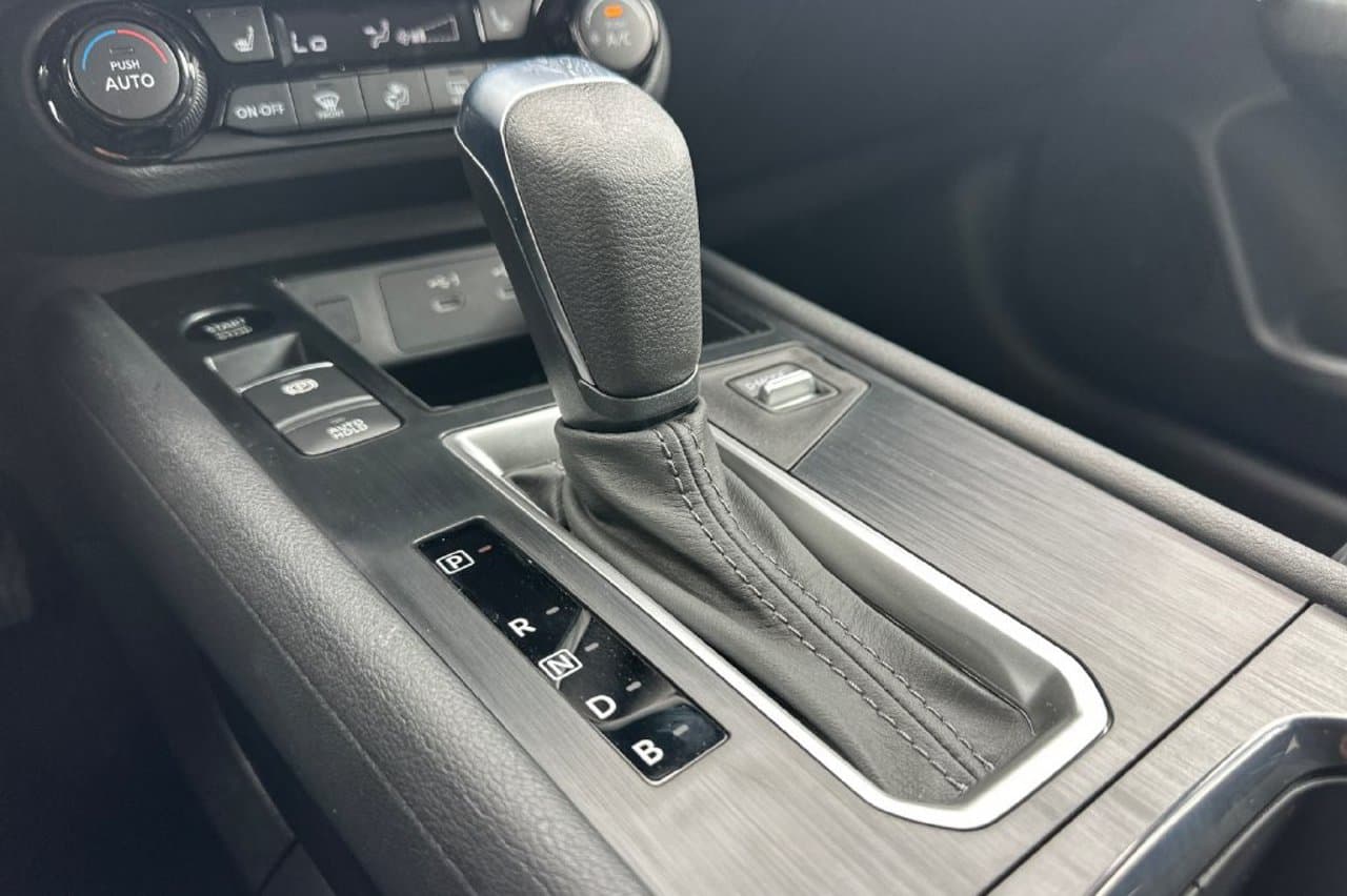 2027 Nissan Kicks SV 18