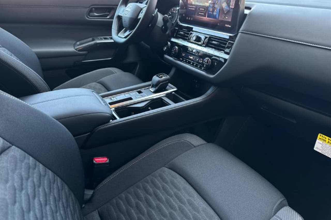 2026 Nissan Pathfinder SV 14