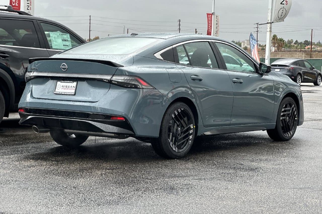 2027 Nissan Sentra SR 3