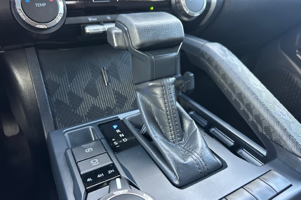 2024 Toyota Tacoma 4WD SR5 17