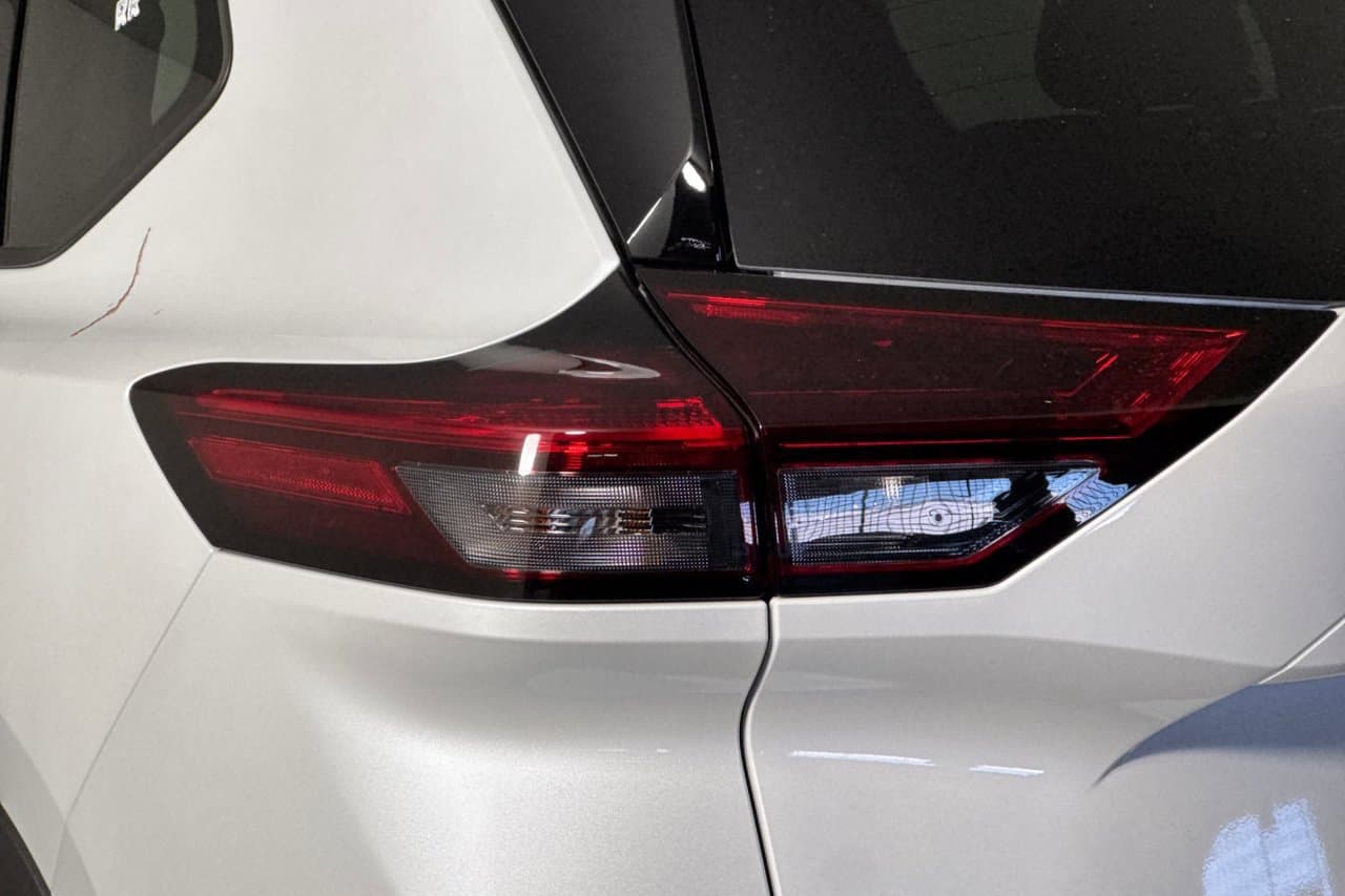 2026 Nissan Rogue Dark Armor 8