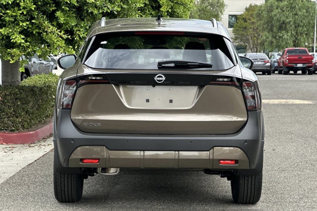 2027 Nissan Kicks SR 5