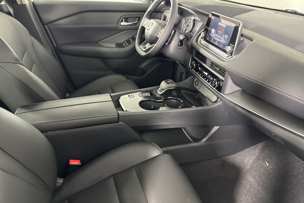 2026 Nissan Rogue Dark Armor 13