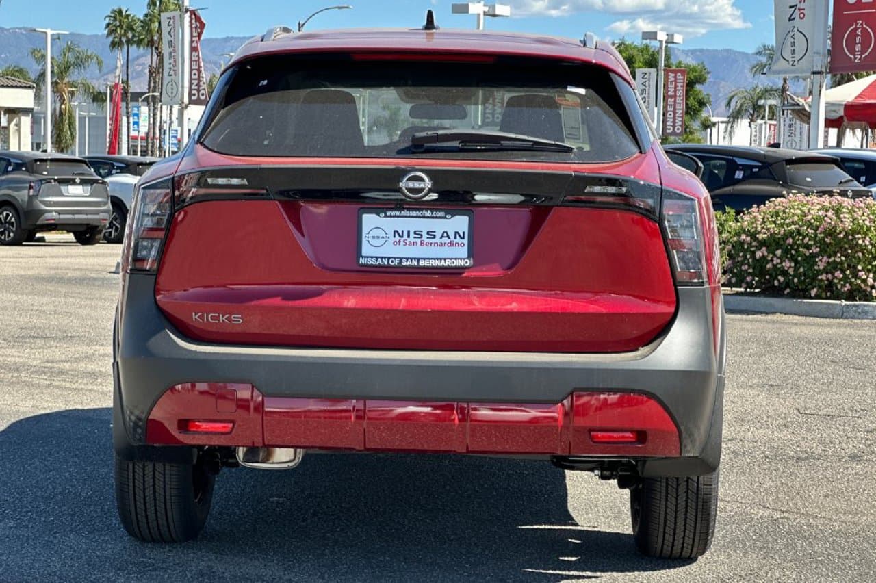 2027 Nissan Kicks SV 4