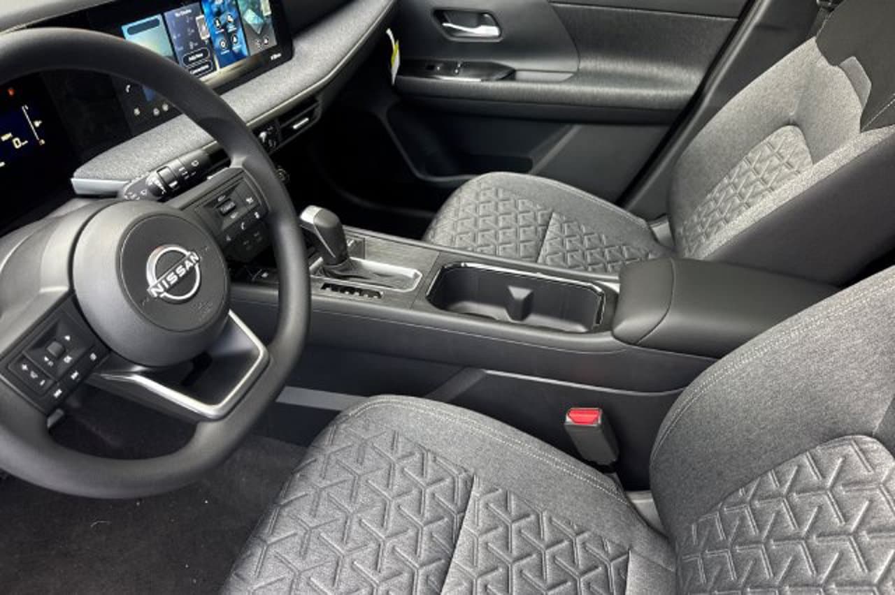 2027 Nissan Kicks SV 7