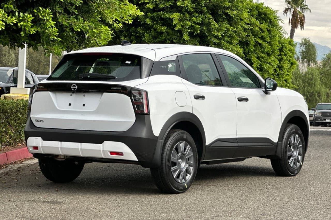 2027 Nissan Kicks S 4