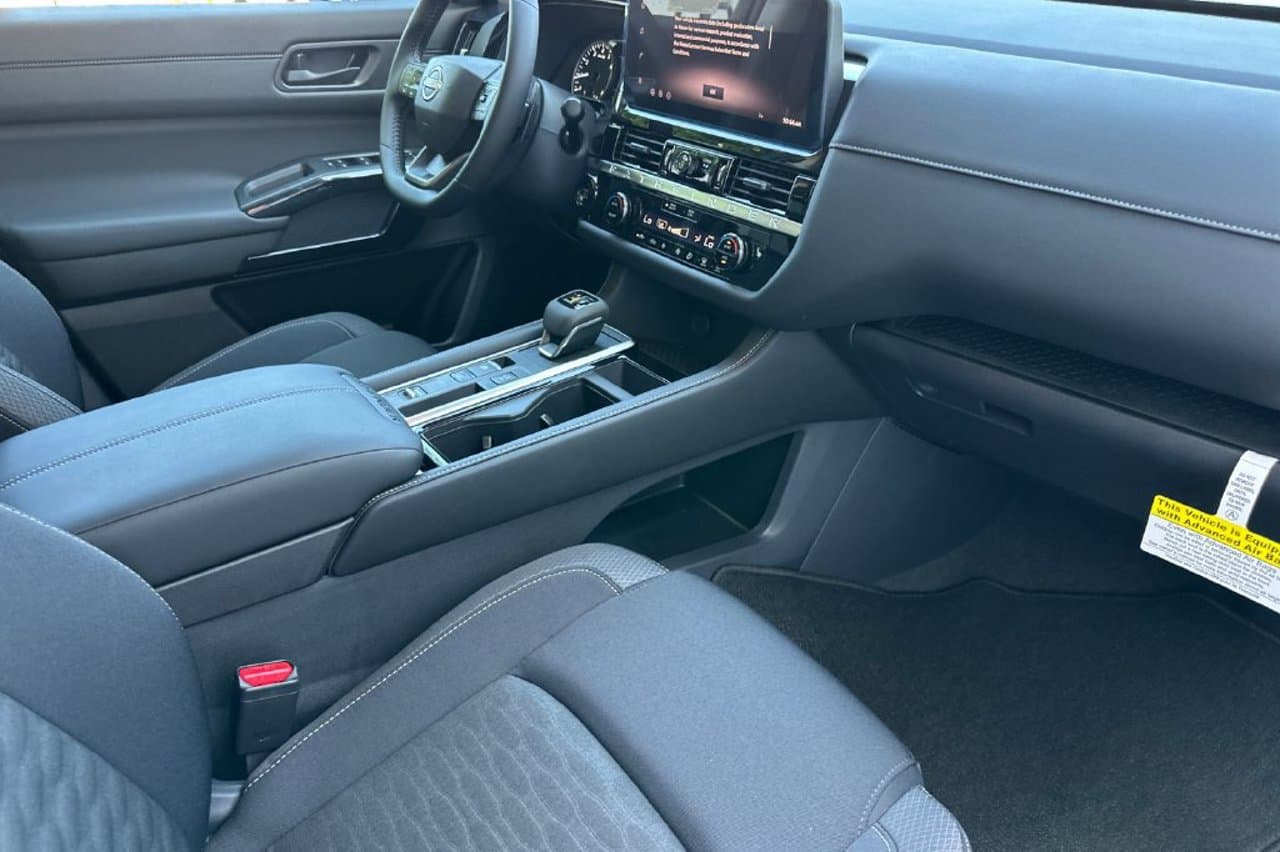 2026 Nissan Pathfinder SV 15