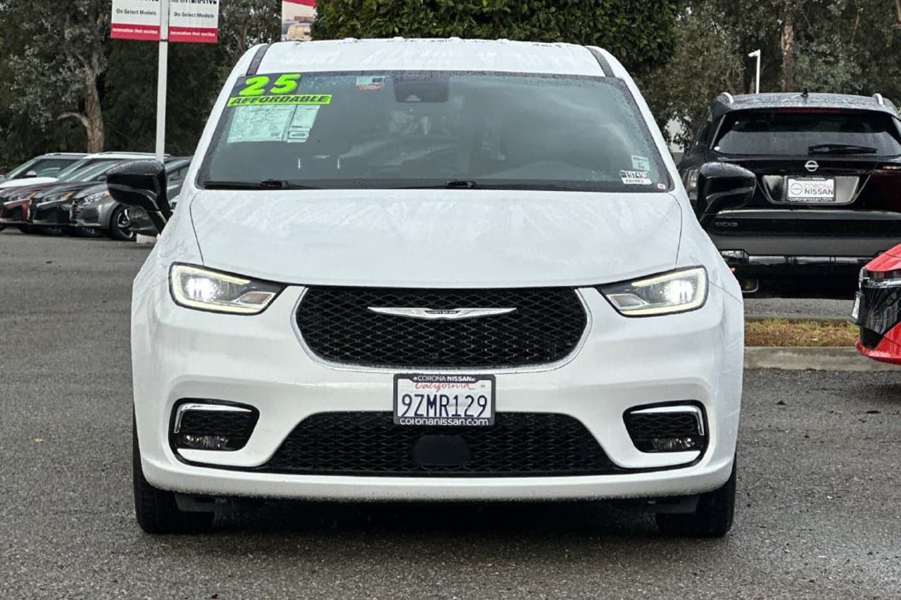 2025 Chrysler Pacifica Select 7