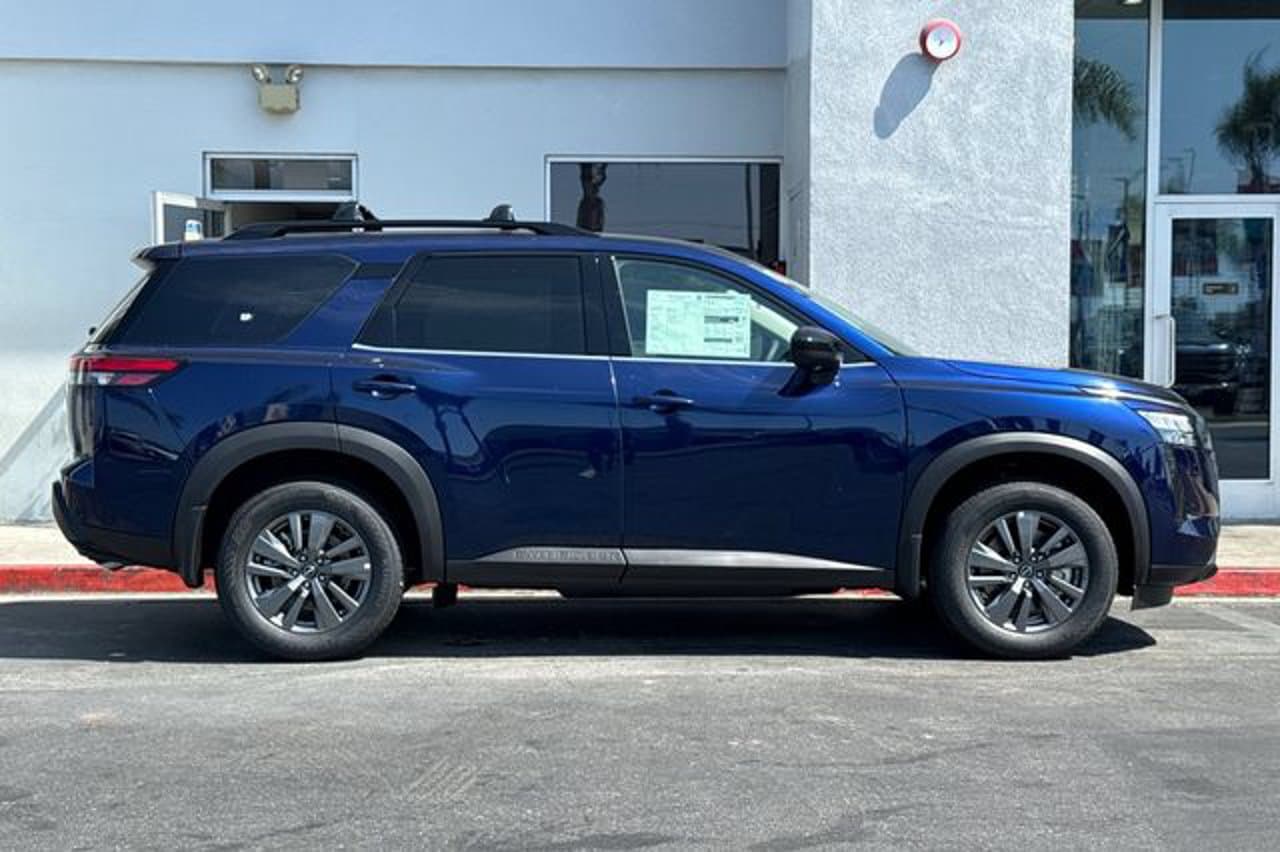 2026 Nissan Pathfinder SV 2