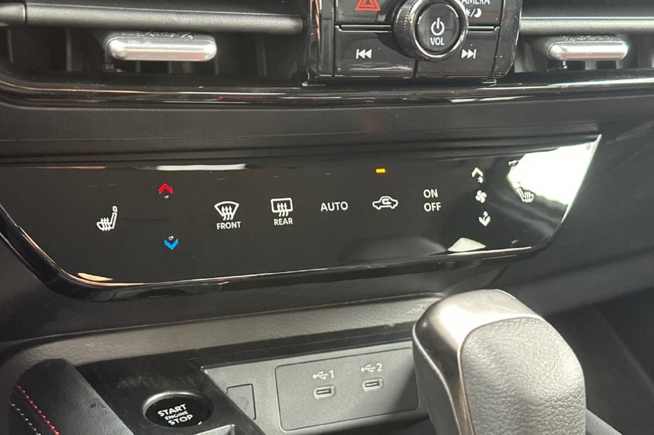 2027 Nissan Kicks SR 17