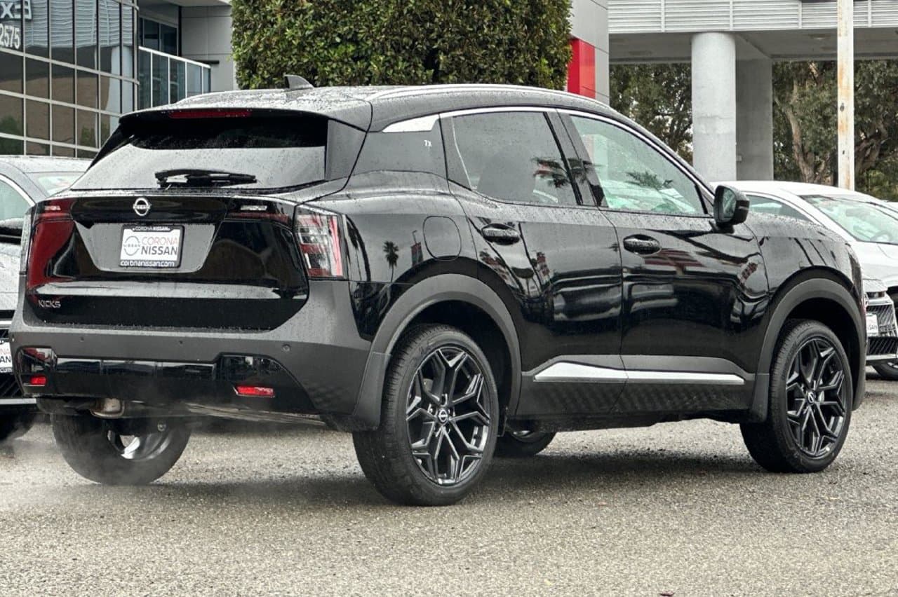 2027 Nissan Kicks SR 4