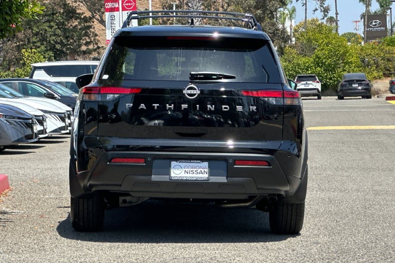 2026 Nissan Pathfinder SV 5