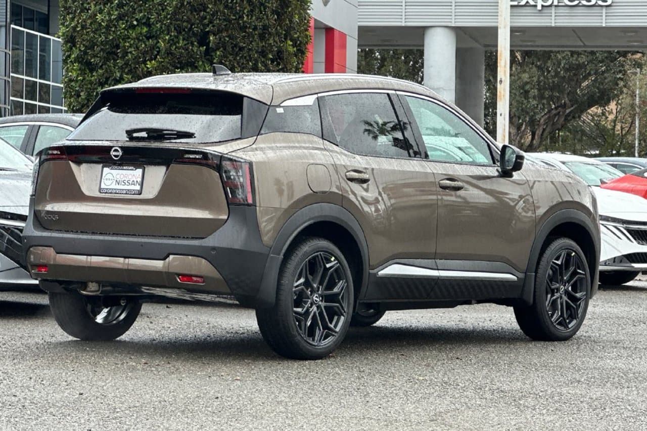 2027 Nissan Kicks SR 4