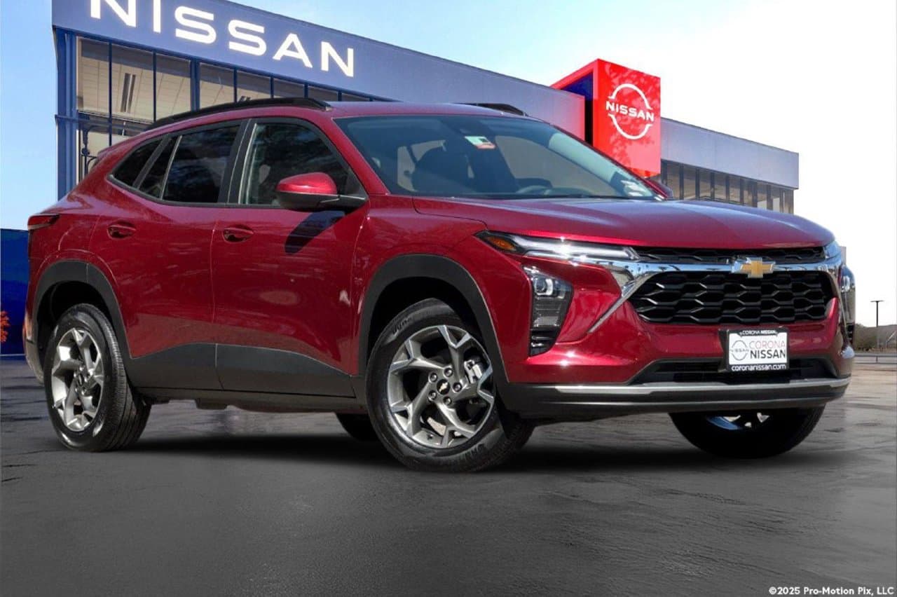 2025 Chevrolet Trax LT 2