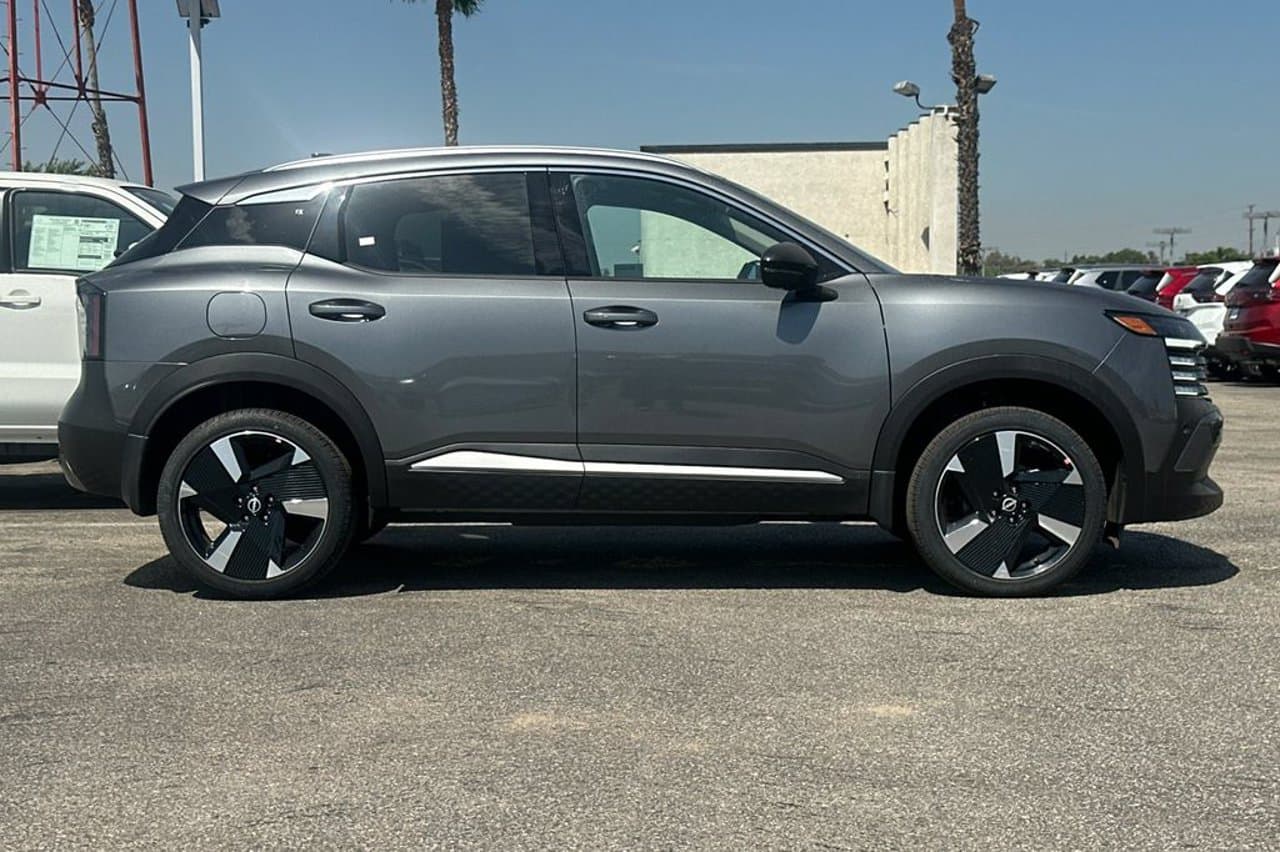 2026 Nissan Kicks SR 2
