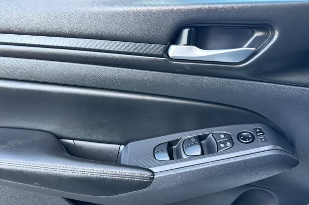 2025 Nissan Altima SV 9