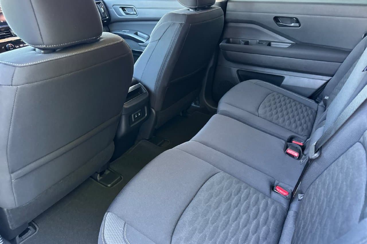 2026 Nissan Pathfinder SV 10