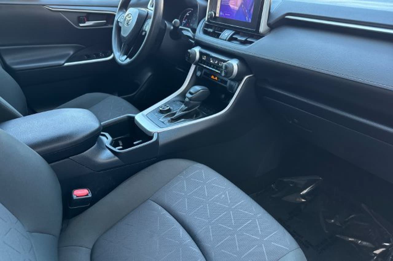 2025 Toyota RAV4 Hybrid XLE 14