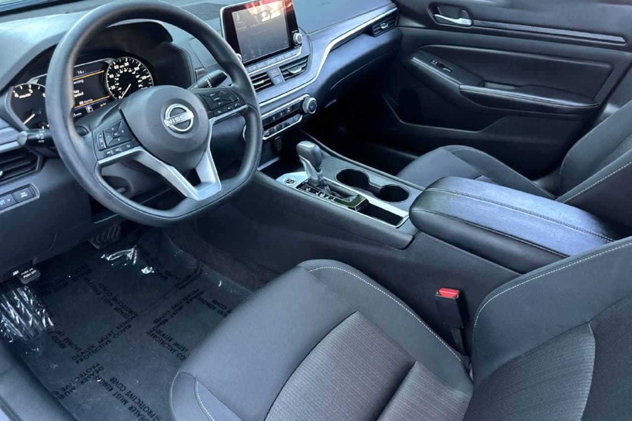 2025 Nissan Altima SV 8