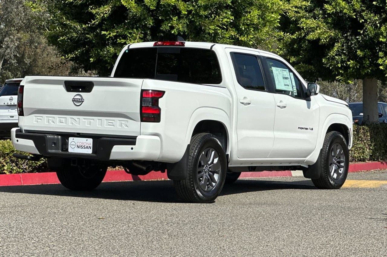 2027 Nissan Frontier SV 4