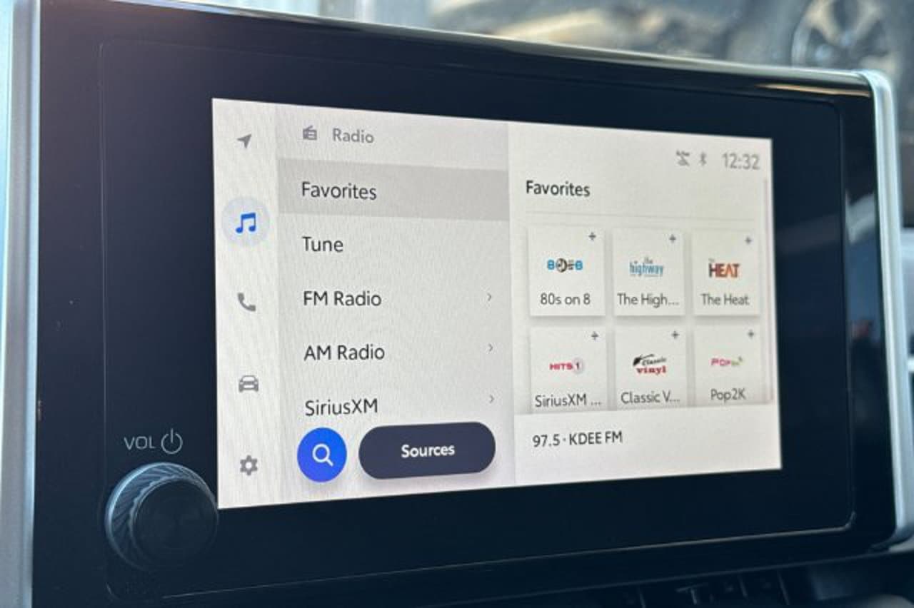 2025 Toyota RAV4 Hybrid XLE 16