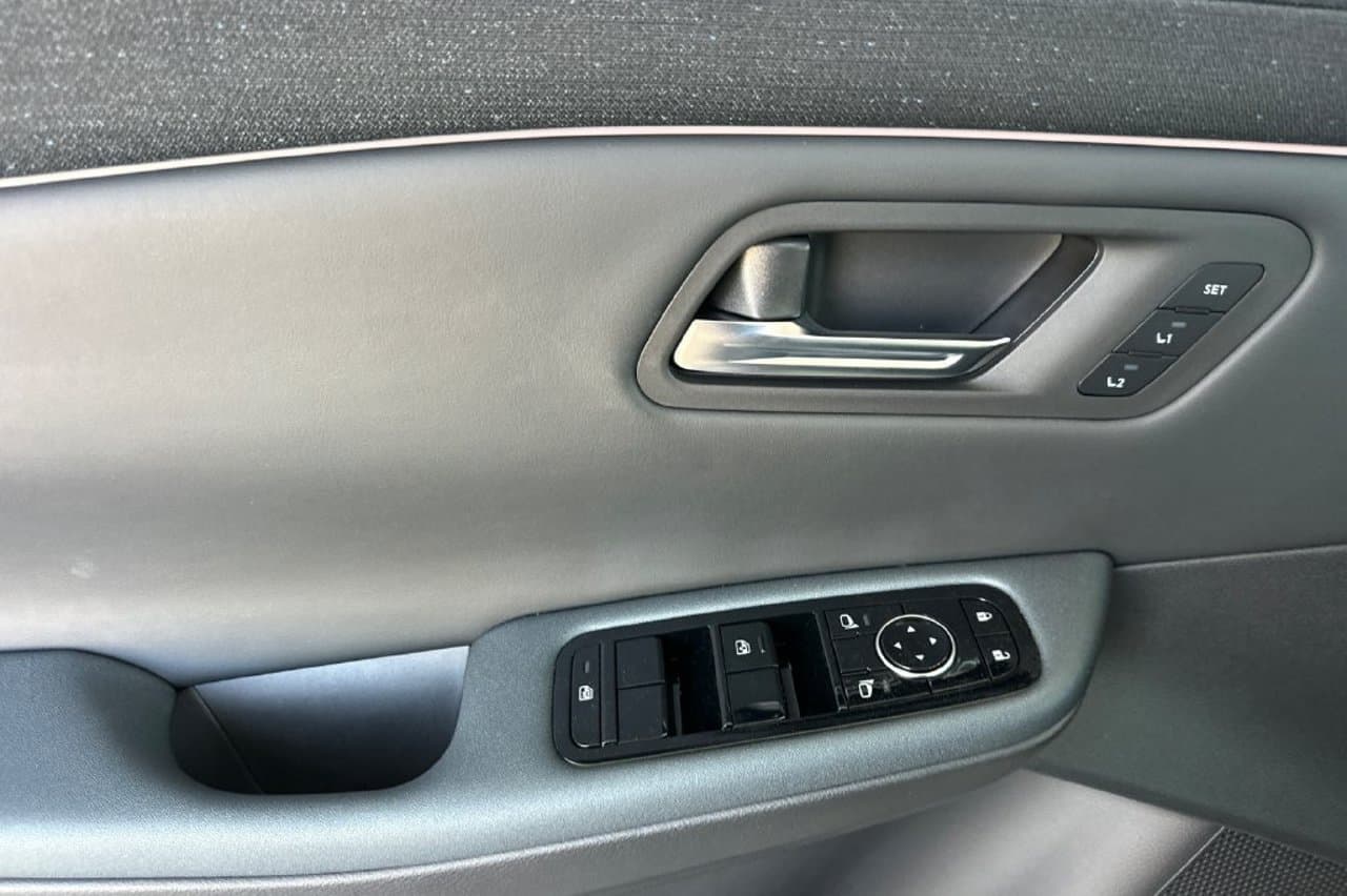 2026 Nissan LEAF PLATINUM+ 8
