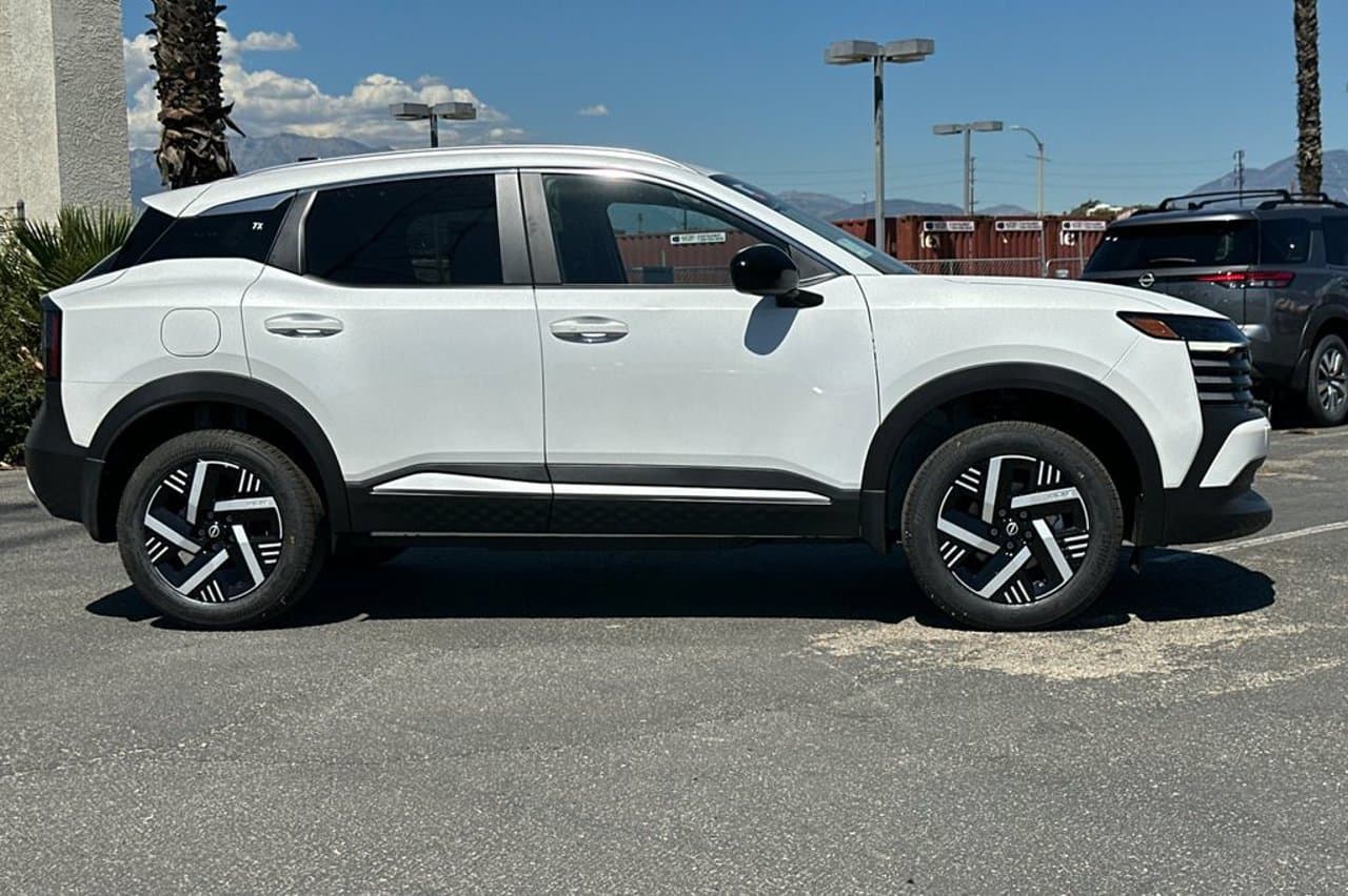 2027 Nissan Kicks SV 2