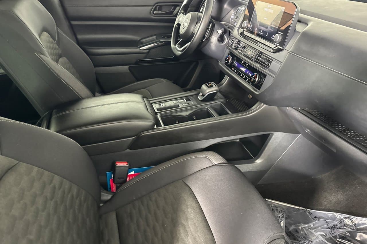 2024 Nissan Pathfinder S 14