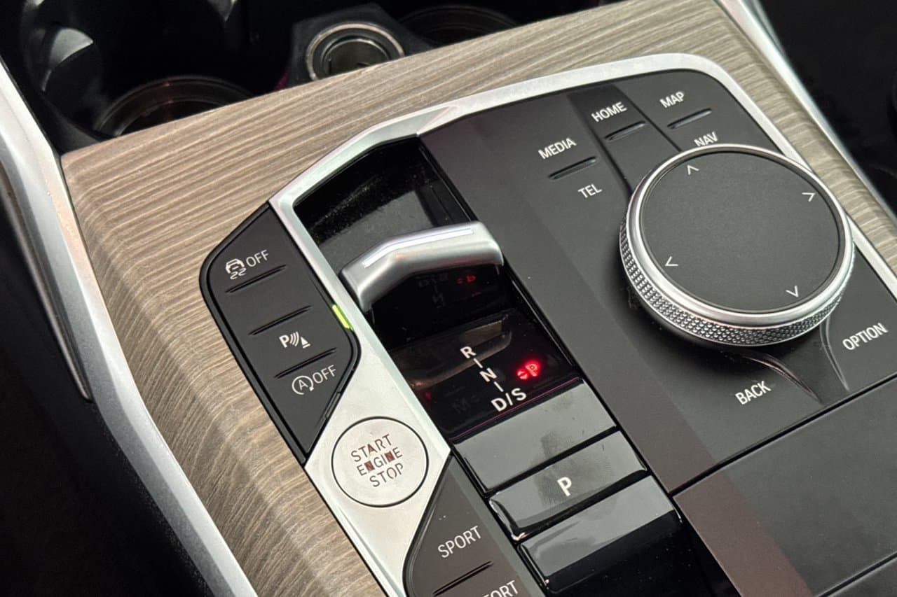 2025 BMW 3 Series 330i 18