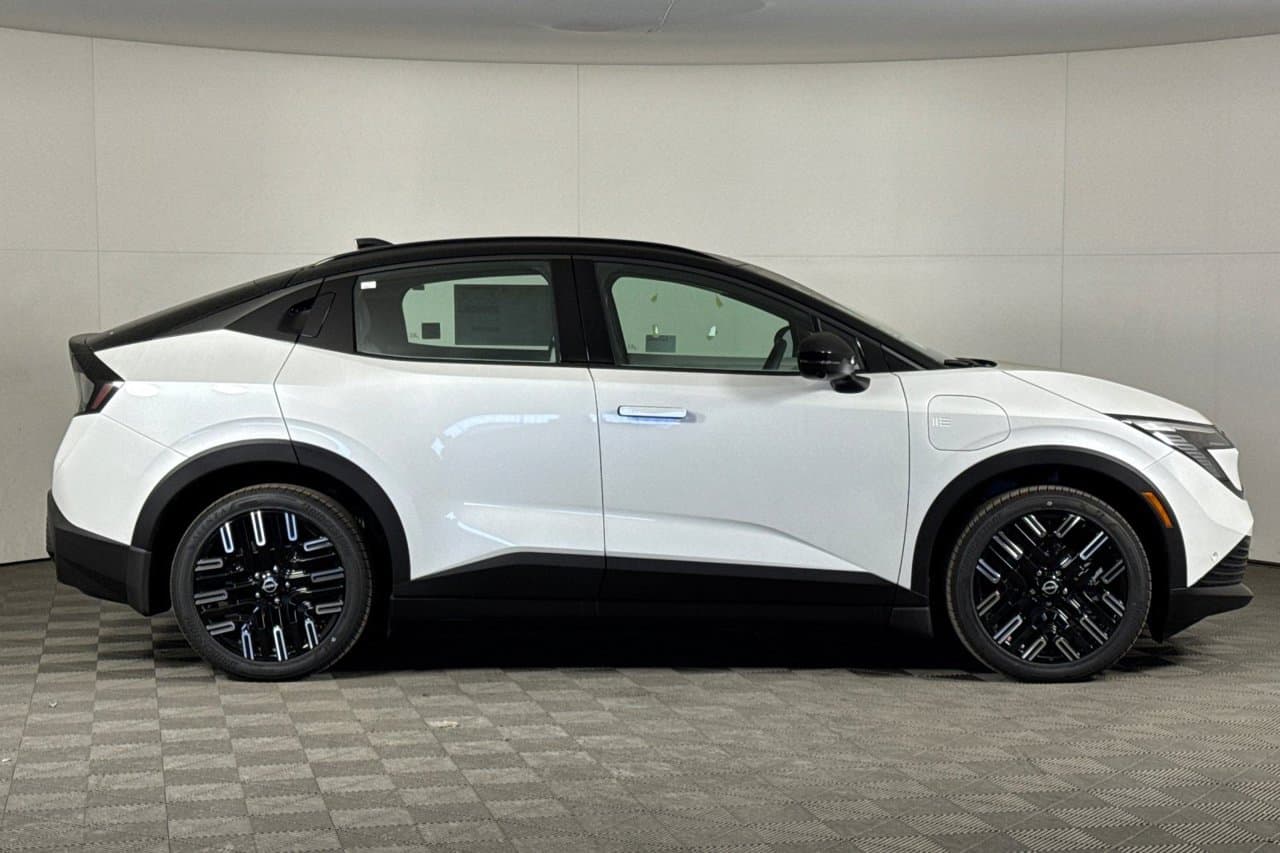 2026 Nissan LEAF PLATINUM+ 2