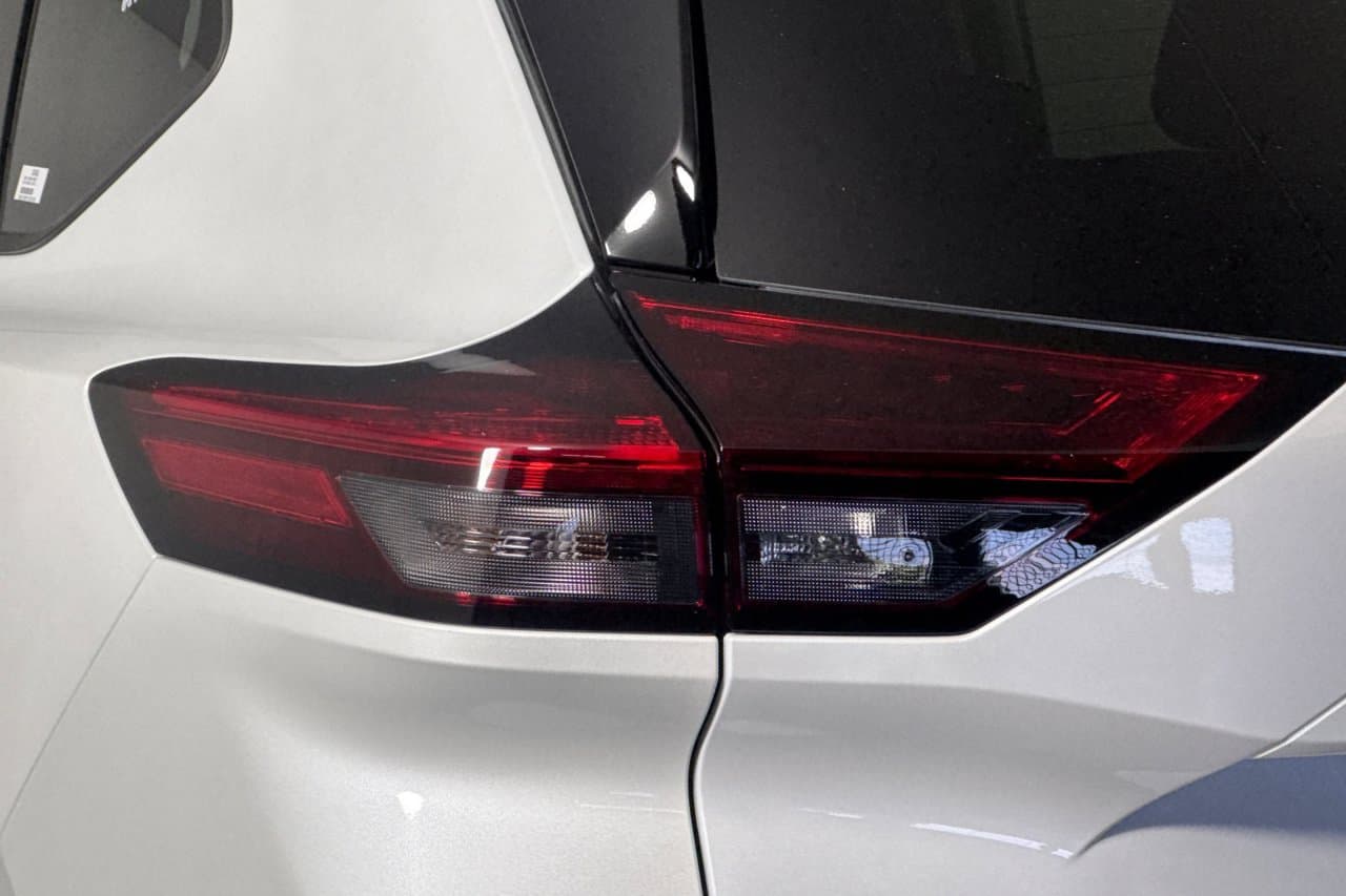 2026 Nissan Rogue Dark Armor 20