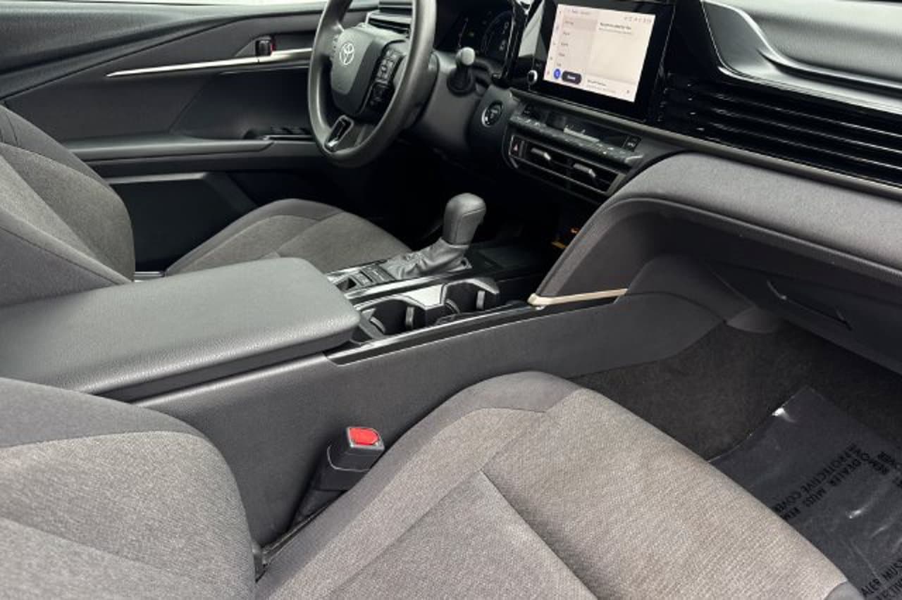 2025 Toyota Camry LE 13
