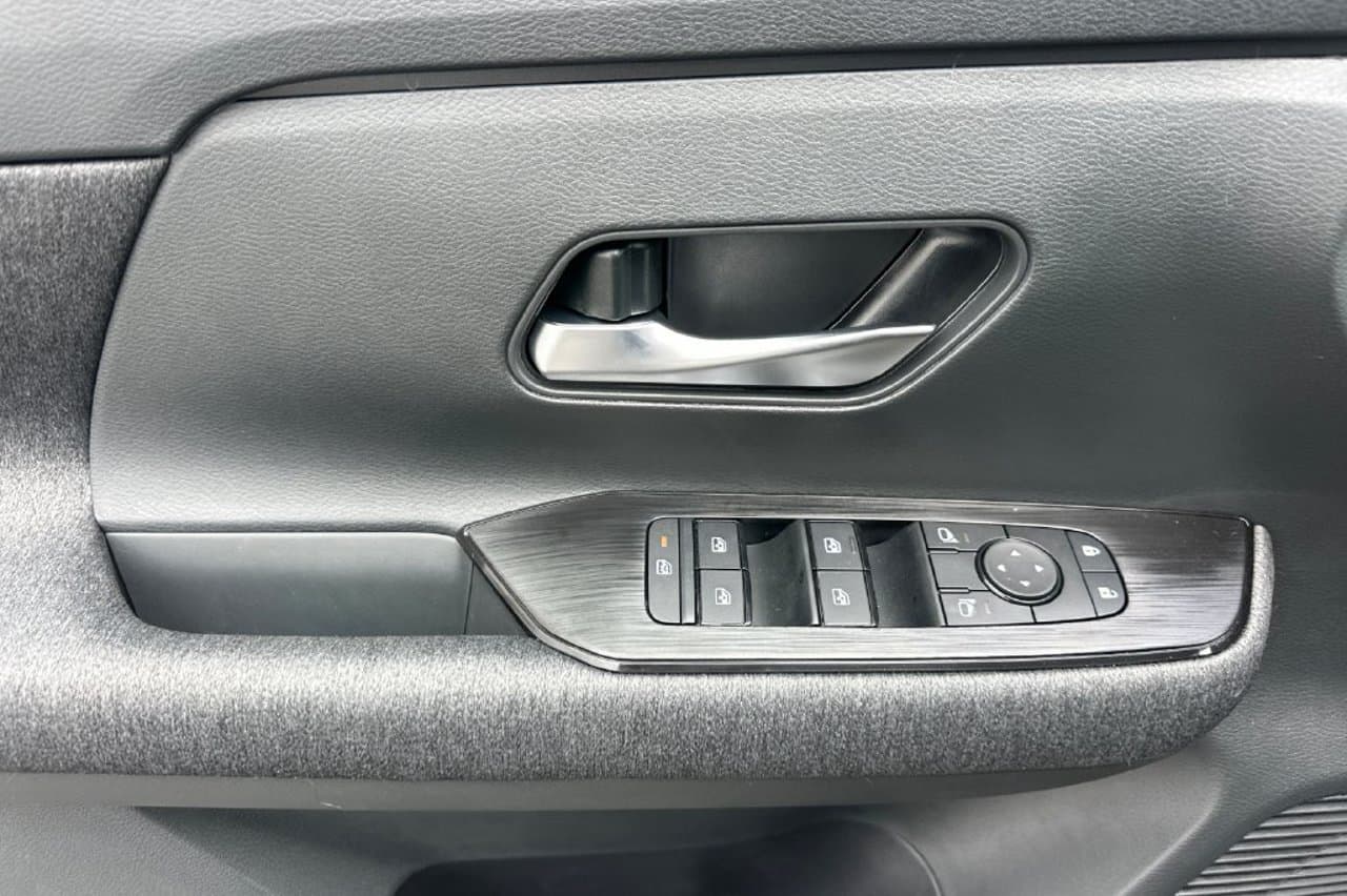 2027 Nissan Kicks SV 8