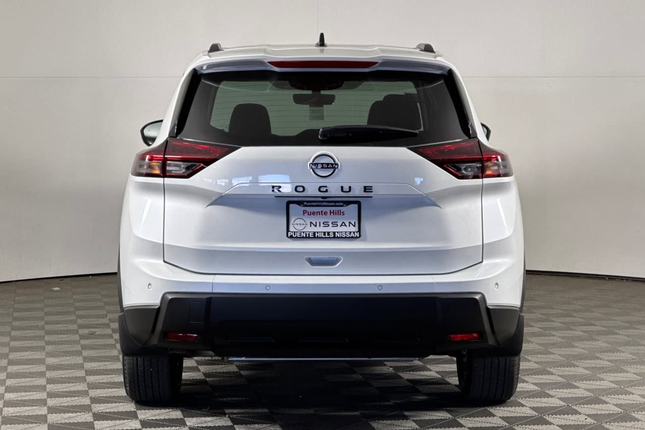 2026 Nissan Rogue Dark Armor 4