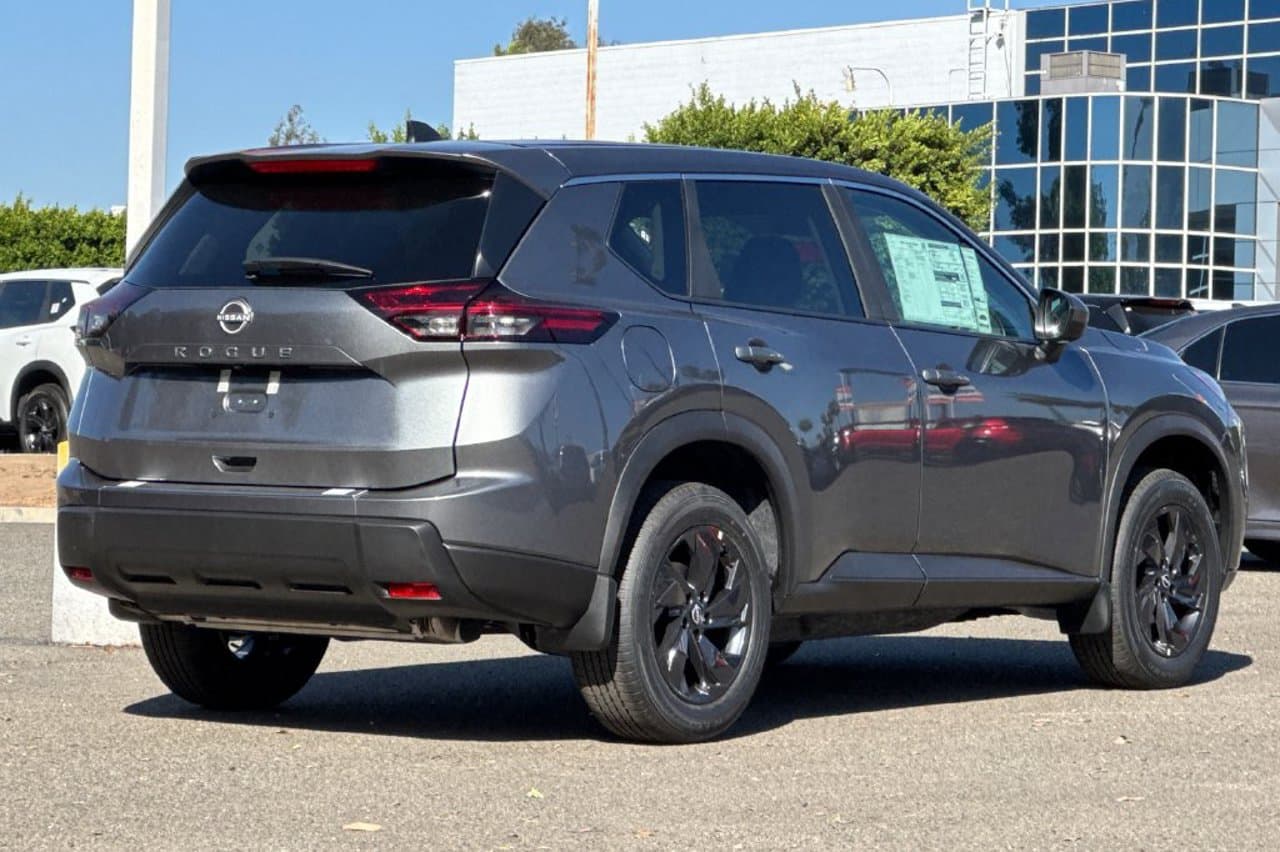 2026 Nissan Rogue SV 4