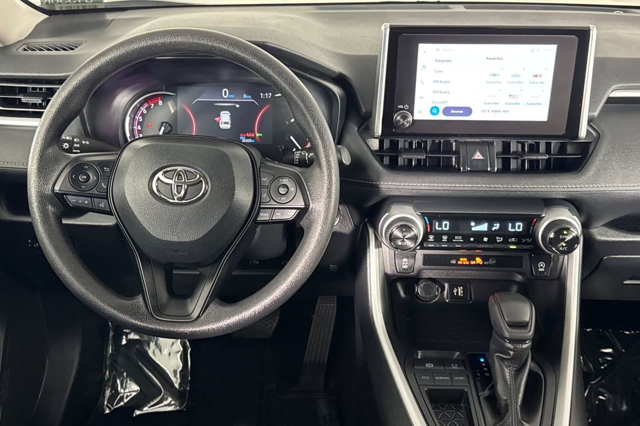 2025 Toyota RAV4 XLE 11